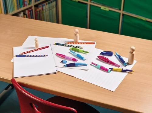 Creioane colorate Stabilo EasyColors pt dreptaci 12 culori/set Creioane colorate Stabilo