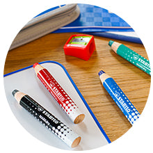 Creioane Stabilo Mark Dry pentru tabla, 4 culori, cu ascutitoare si laveta