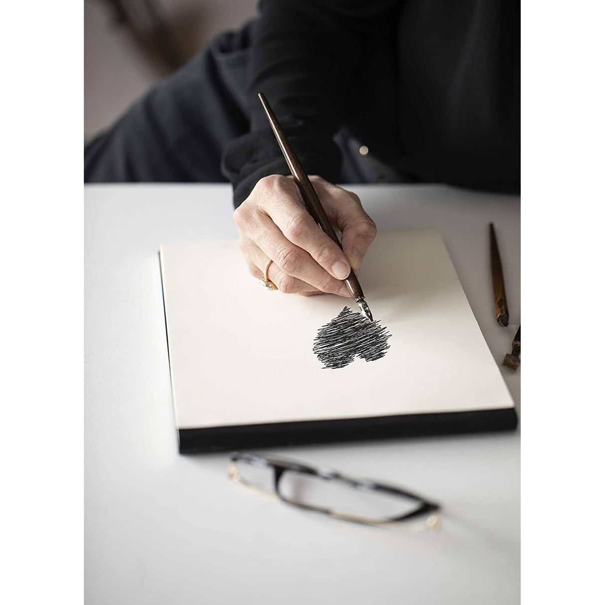Caiet pentru Schite Rhodia Maya negru A5 50 file hartie alba velina 120g/mp capsate in partea de sus Paperie.ro 