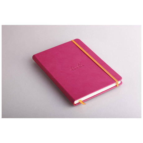 Caiet Agenda A5 Rhodiarama liniat, raspberry, 96 pagini, cu coperta rigida + elastic Agenda Rhodia 