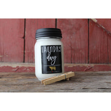 Încarcă imaginea în vizualizatorul Galerie, Lumanare parfumata MILKHOUSE Farmhouse &#39;&#39;Line haine curate&#39;&#39; 368g Lumanare parfumata MILKHOUSE CANDLES 
