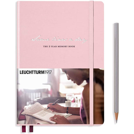 Caiet Leuchtturm1917 "Cate un gand in fiecare zi", pentru 5 ani , A5, cartonat, linii punctate, roz pastel Agenda Leuchtturm Leuchtturm 1917 