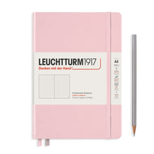 Încarcă imaginea în vizualizatorul Galerie, Caiet Blank A5 Clasic - Roz Pudrat, 251 pagini BUJO Leuchtturm 1917 
