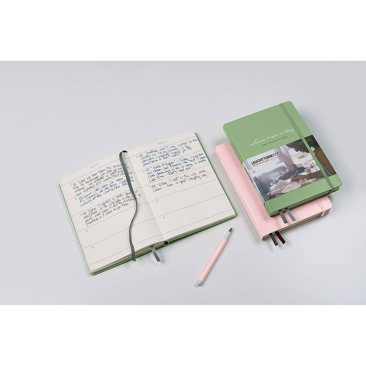 Caiet Leuchtturm1917 "Cate un gand in fiecare zi", pentru 5 ani , A5, cartonat, linii punctate, roz pastel Agenda Leuchtturm Leuchtturm 1917 