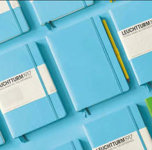 Încarcă imaginea în vizualizatorul Galerie, Agenda Dictando A5 Clasic - Ice Blue 251 pagini A5, dictando, hardcover Leuchtturm 1917 
