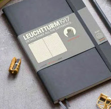 Încarcă imaginea în vizualizatorul Galerie, Caiet Bujo A5 Classic - Anthracite, 251 pagini BUJO Leuchtturm 1917 
