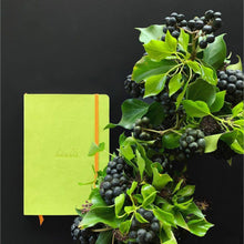 Încarcă imaginea în vizualizatorul Galerie, Agenda A5 240 pagini Rhodia GOALBOOK Rhodiarama Goal Book A5 verde lime, punctat, coperta rigida Agenda Rhodia 
