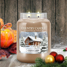 Încarcă imaginea în vizualizatorul Galerie, Lumanare parfumata 2 fitile Country Candle &#39;&#39;Confortabil la cabana&#39;&#39; 652 g Lumanare parfumata Kringle Candle 
