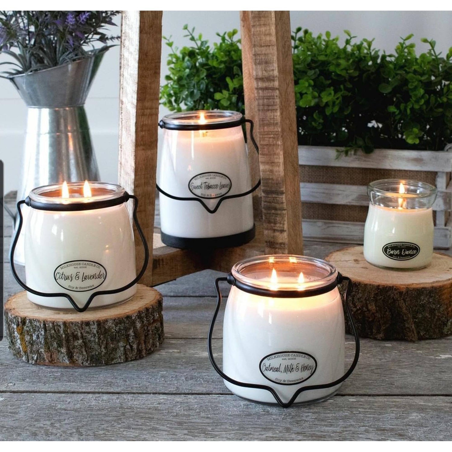 Lumanare parfumata MILKHOUSE Butterjar 2 fitile ''Fulgi de ovaz, cu lapte si miere'' 454g Lumanare parfumata MILKHOUSE CANDLES 