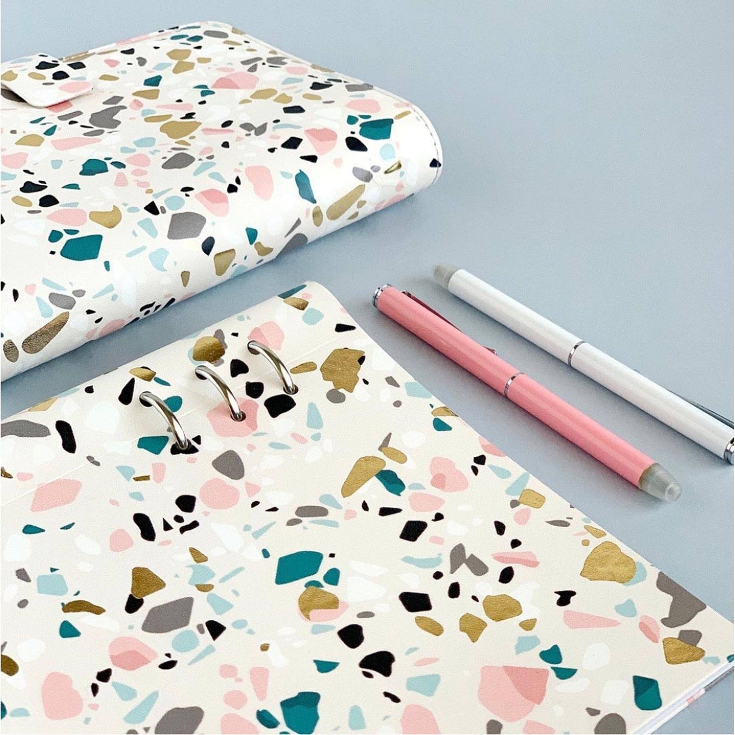 Agenda Notebook A5 FILOFAX Architexture Terrazzo cu spirala si rezerve Agenda Filofax 