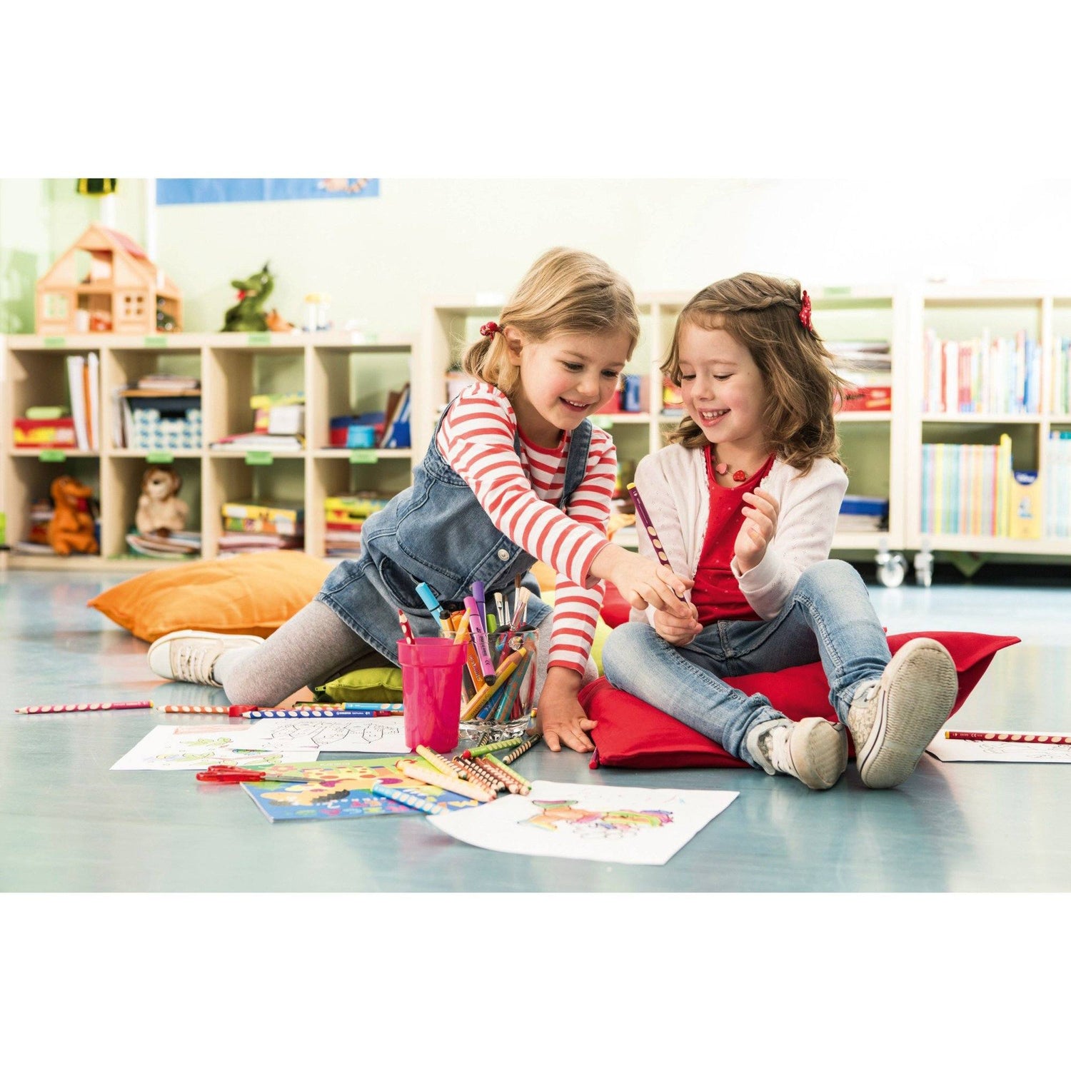 Creioane colorate Stabilo EasyColors, pentru stangaci, 6 culori/portofel carton Creioane colorate Stabilo 