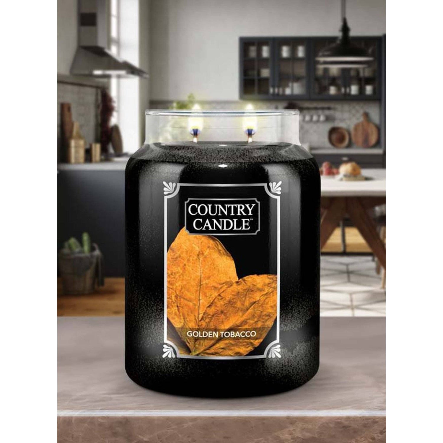Lumanare parfumata 2 fitiluri Kringle Country Candle 652g Tutun auriu Lumanare parfumata Kringle Candle 