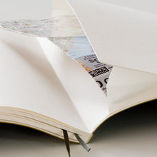 Încarcă imaginea în vizualizatorul Galerie, Agenda Dictando Paperback (B6+) - Fresh Green, 123 pagini B6+ Softcover, 123 Leuchtturm 1917 
